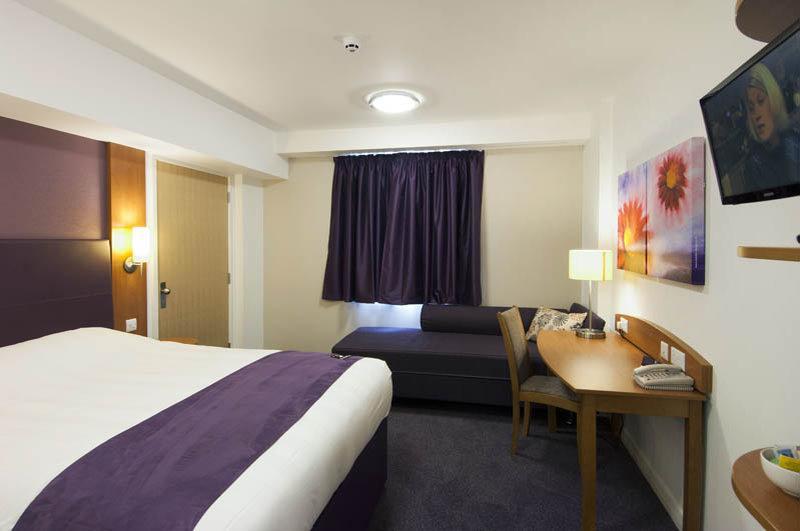 Premier Inn Bristol East Emersons Green Coalpit Heath Eksteriør billede